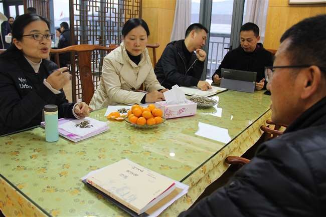 虹桥中学沈明武校长一行莅临我校访问交流